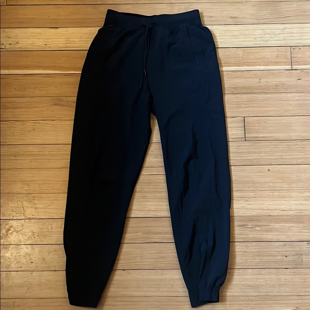 Lululemon Adaptive jogger, Black, Size 4. VGUC